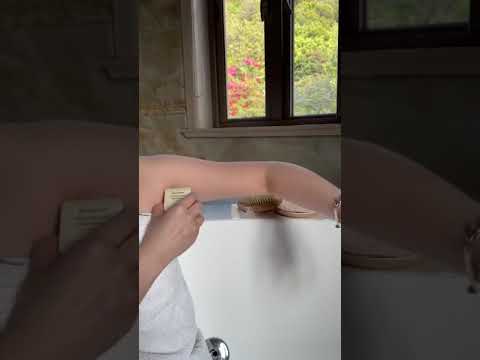 Video showing how to use deodorant bar