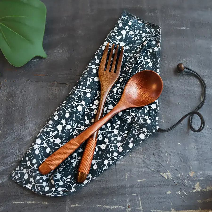 Plastic free wooden utensils kit with cloth cover for travel.